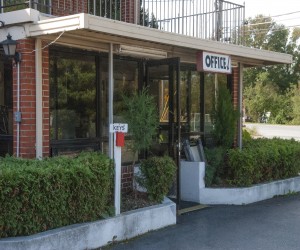 White Gables Motel - Office Entrance - White Gables Motel